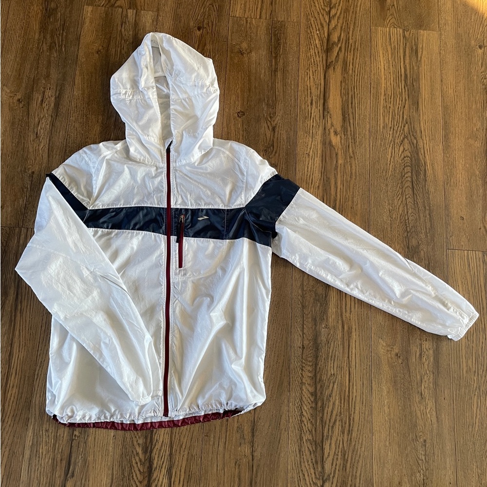 Lightweight hooded jacket